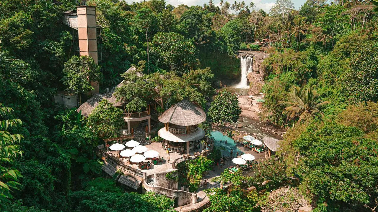 romantic places in bali – ubud jungle retreat with lush greenery and peaceful nature vibes