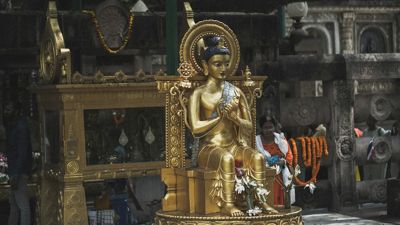 Mahabodhi Temple Darshan guide Buddha idol