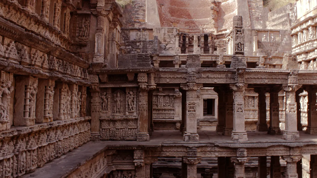 Gujarat Travel – intricate architecture of Rani ki Vav in Patan