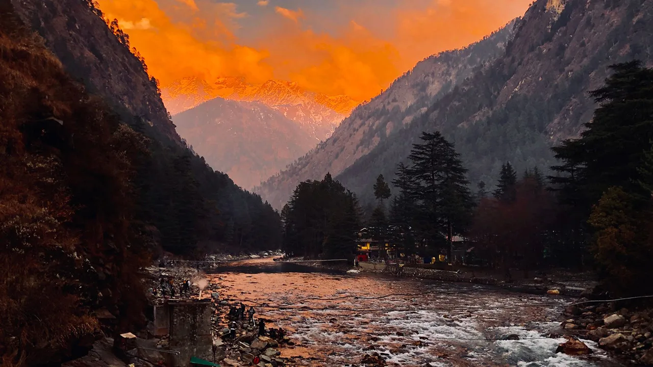 Shimla Manali holiday with scenic Himalayan valley views