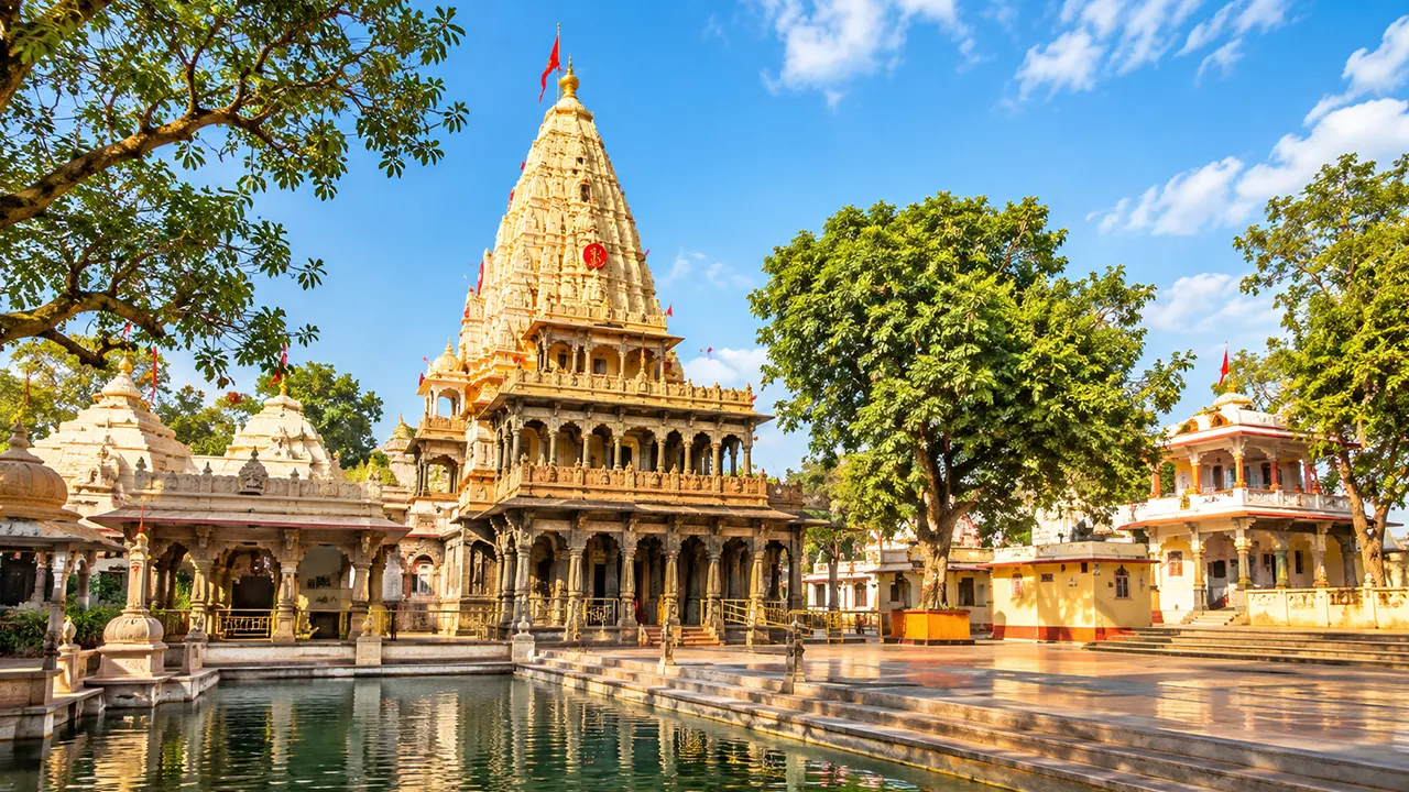 Mahakaleshwar Temple architecture and sacred carvings in Ujjain