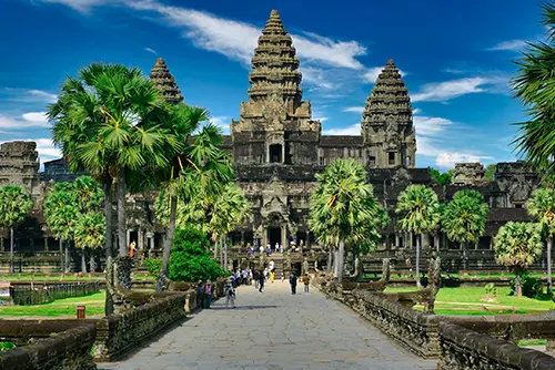 Cambodia tour with Angkor Wat temple and ancient ruins