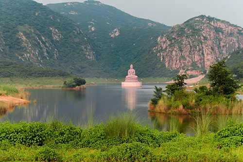 Bihar tourism highlighting Bodh Gaya spirituality and ancient Nalanda ruins