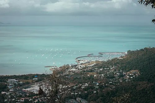 The Whitsundays tourism highlighting white beaches, sailing, and tropical island escapes