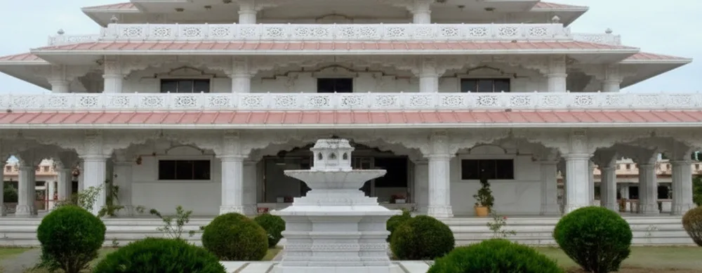 <?php echo Family Gujarat Tour Package With Comfortable Hotels and Private Sightseeing ?>