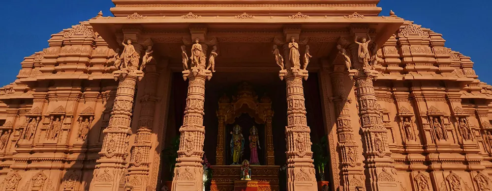<?php echo Gujarat Anniversary Holiday With Luxury Hotels and Special Arrangements ?>