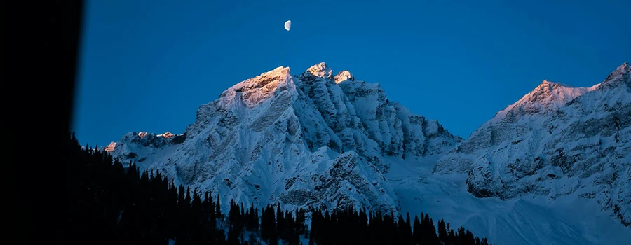 <?php echo Plan High Comfort Kashmir Travel with Premium Services ?>