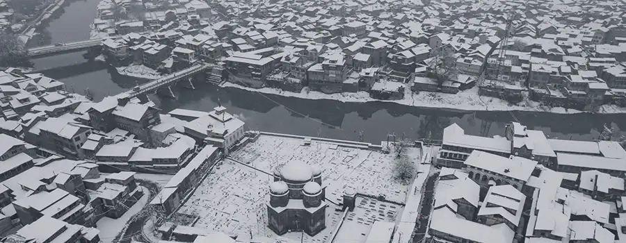 <?php echo Luxury Dal Lake Kashmir Holiday Package with Houseboat Stay ?>