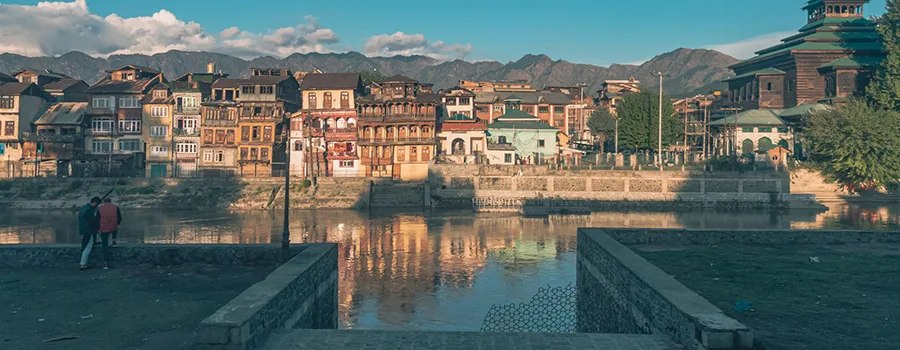 <?php echo Premium Srinagar Dal Lake Vacation Package ?>