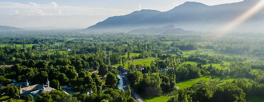<?php echo Luxury Snow Holiday In Kashmir ?>