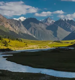 Kyrgyzstan Tour Packages – Explore Alpine Lakes and Nomadic Traditions in Central Asia