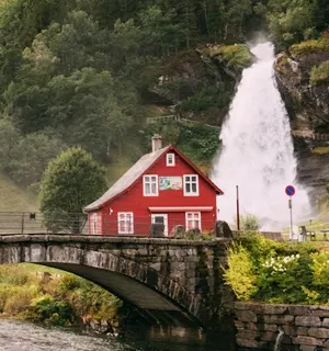 Norway fjord tours and northern lights holidays with Pikme