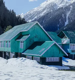 Enjoy serene lakes, gardens, and snow-clad mountains in Kashmir