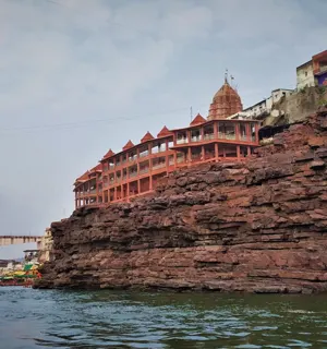 Discover temples, wildlife, and caves in Madhya Pradesh