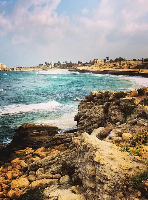 Travel guide featuring Israel's major attractions historic sites and landmarks