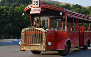 Hyderabad sightseeing tour featuring grand palaces and film city tourism experiences
