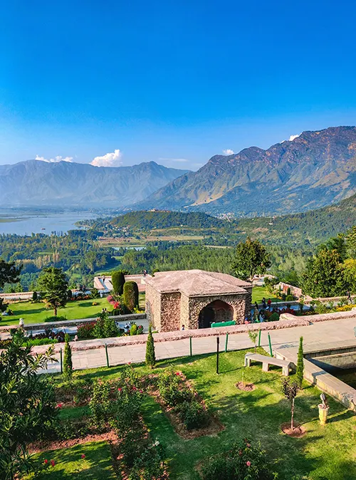 Dal Lake houseboats and Gulmarg landscapes showcasing Kashmir tourism and scenic travel