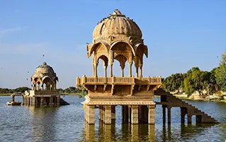 Jaisalmer desert adventure tour in Rajasthan featuring forts and thrilling travel moments