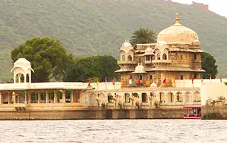 Royal Rajasthan heritage tour covering Jaipur, Pushkar, Jodhpur, Jaisalmer, and Udaipur holiday highlights.