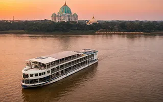 Hooghly river cruise tour in West Bengal covering heritage towns and cultural travel