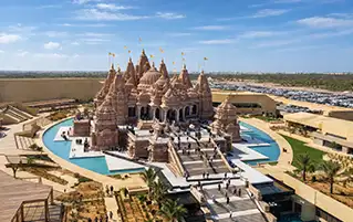Ultimate Dubai and Abu Dhabi holiday tour showcasing Emirati culture and famous travel attractions.
