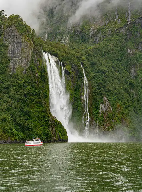New Zealand tourism showcasing Milford Sound Queenstown Rotorua and iconic scenic attractions.